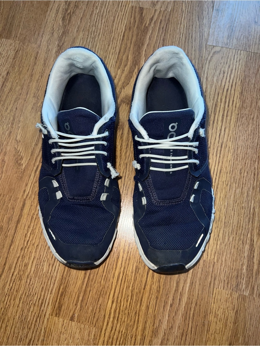 On Cloud Tennis Shoes - Picture 2 of 7